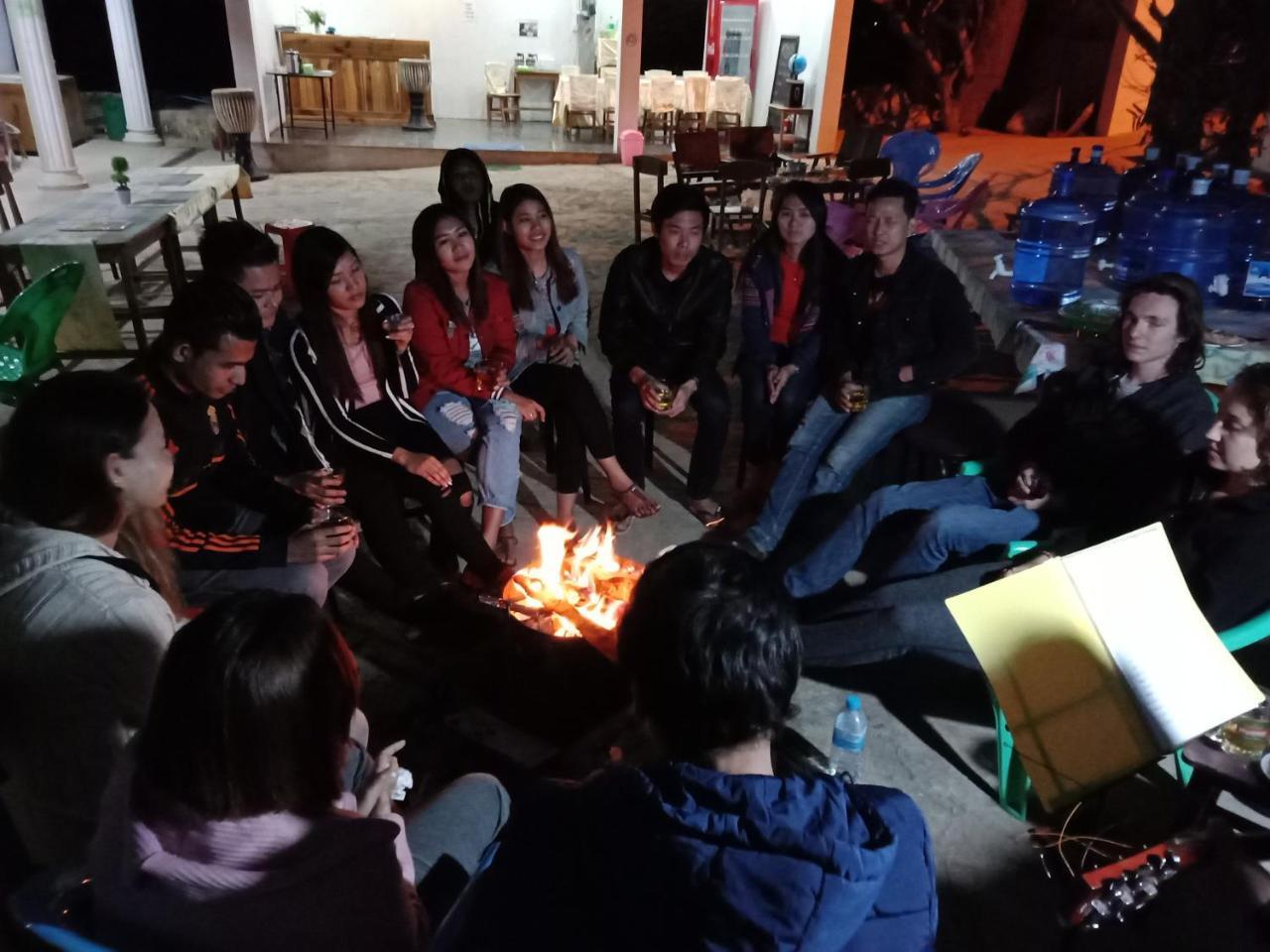 بيت شباب روما إن كالاو المظهر الخارجي الصورة